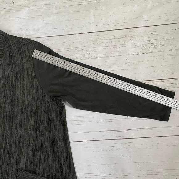 LOGO Lori Goldstein Zip Up Dark Green Cardigan with Shark Bite Hem, size 1X - Picture 15 of 15